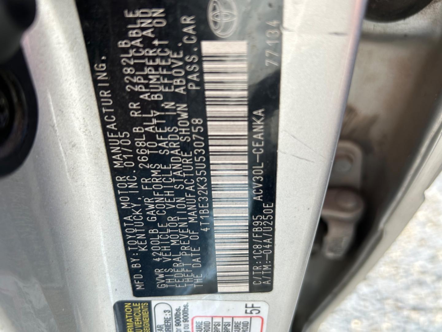 2005 Silver Toyota Camry LE (4T1BE32K35U) with an 2.4L L4 DOHC 16V engine, located at 1687 Business 35 S, New Braunfels, TX, 78130, (830) 625-7159, 29.655487, -98.051491 - Photo#14